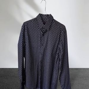 A micheal Kors med slim black and white shirt